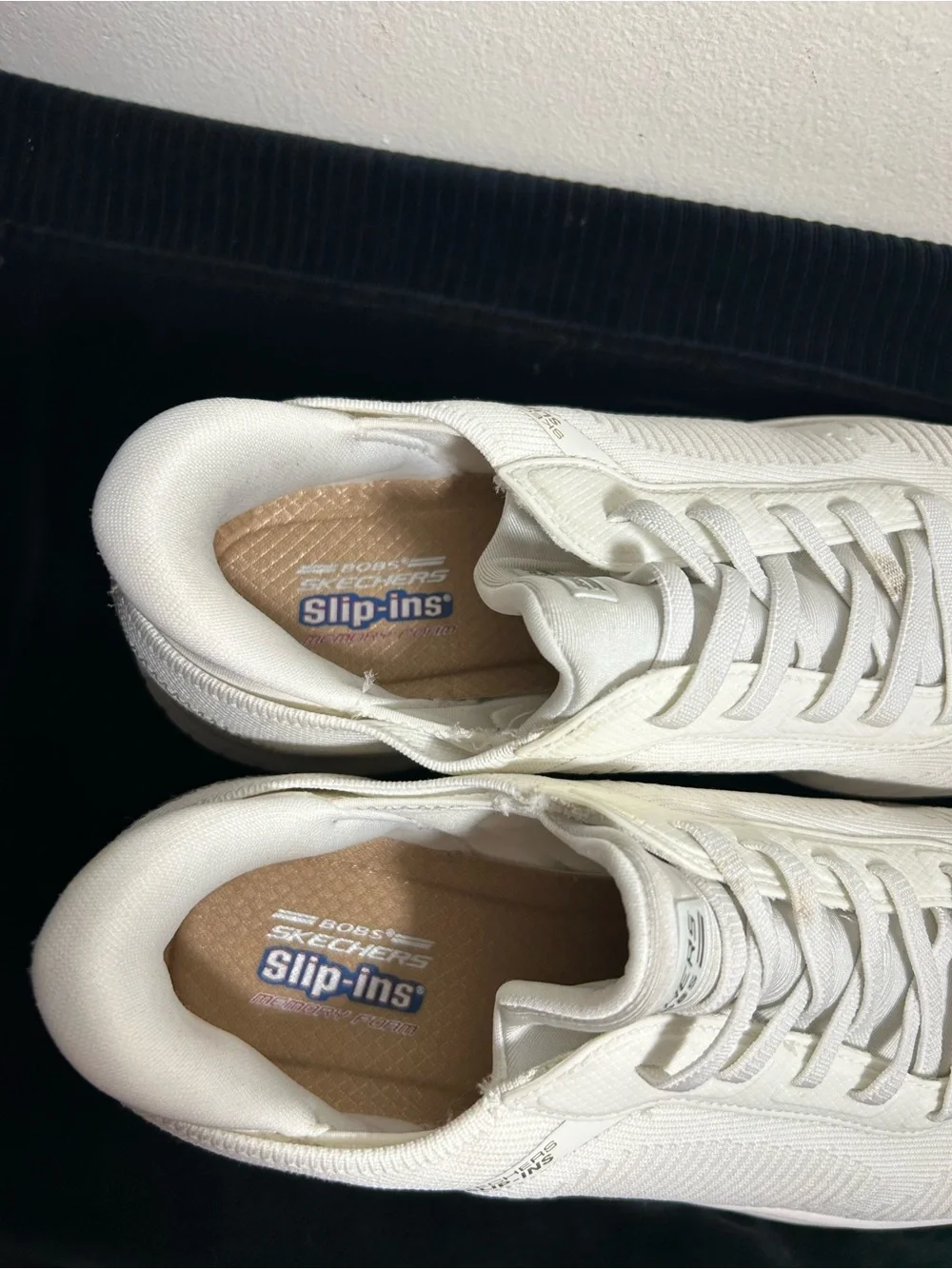 Bob’s Skechers slip in White Knit Sneakers light comfort sz 10